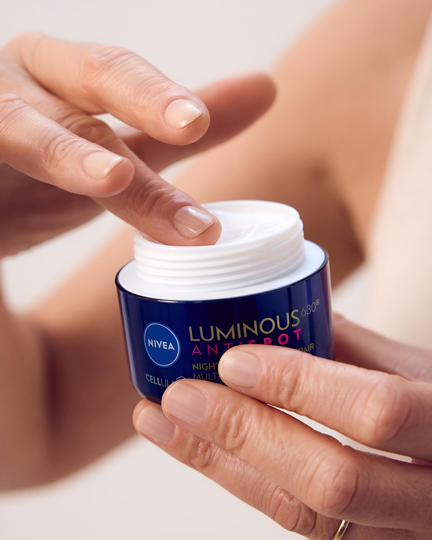 NIVEA Cellular LUMINOUS630 Anti-Spot Egaliserende Nachtcrème Gezicht - Anti-Pigmentvlekken Crème - Met Hyaluronzuur - 50 ml